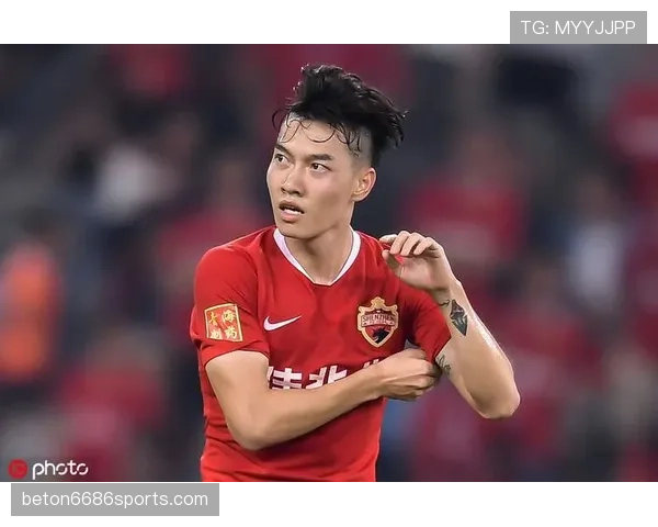 瓜达拉哈拉联赛开局状态稳健，中场控制提升，争冠前景可期